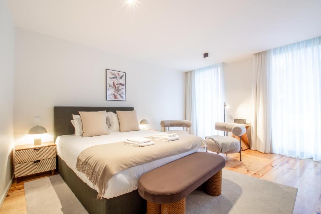 Luxurious Studio Retreat in Porto by LovelyStay