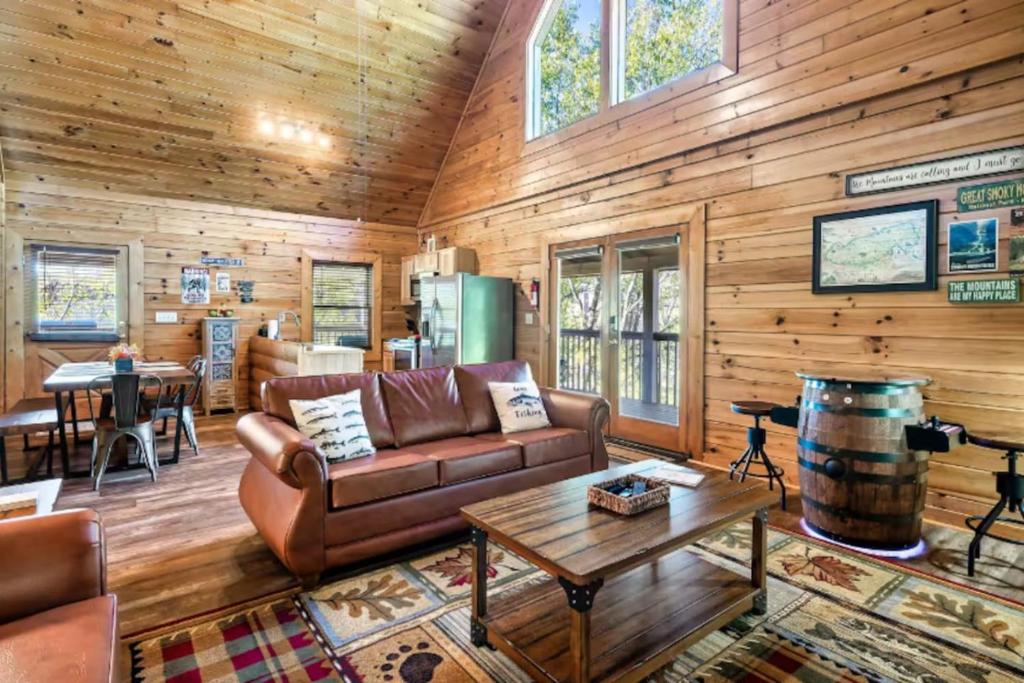 Χώρος καθιστικού στο Trout and About Forge Cabin Hot Tub