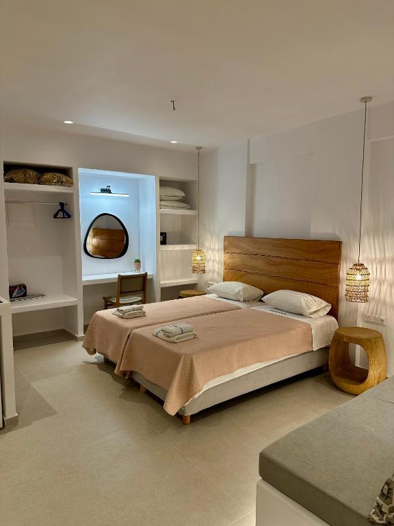 Postel nebo postele na pokoji v ubytování Akrogiali rooms