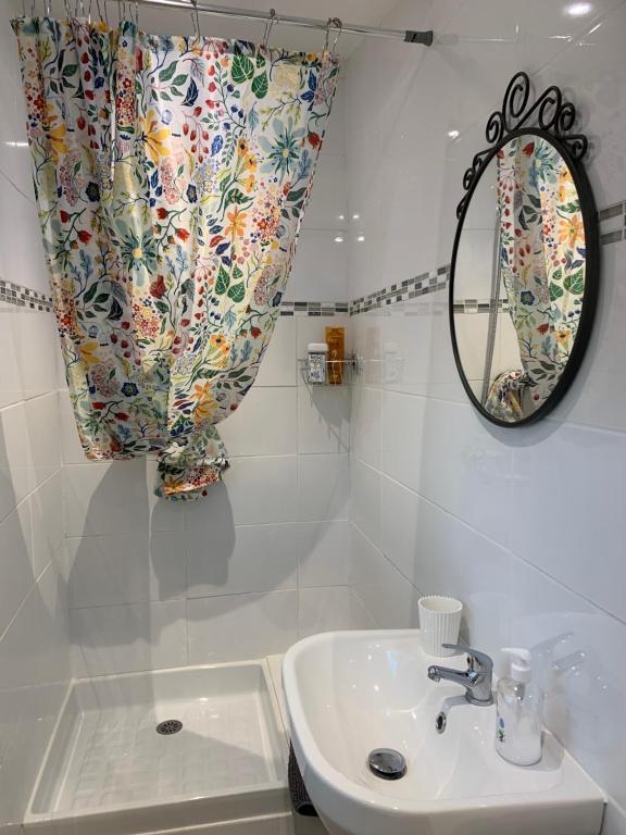 Ein Badezimmer in der Unterkunft Le Petit Chene