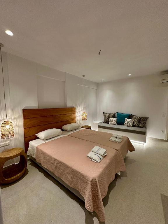 Postel nebo postele na pokoji v ubytování Akrogiali rooms
