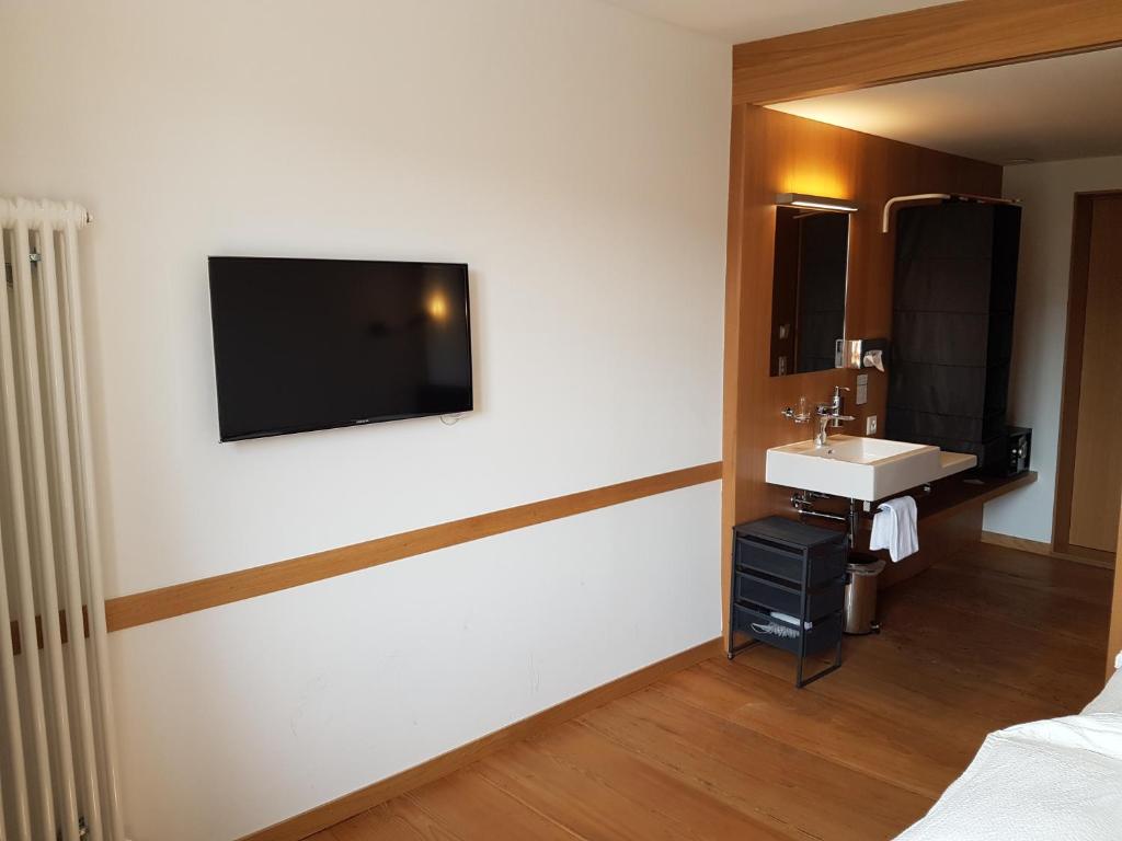 East West Hotel Basel - Resim 43