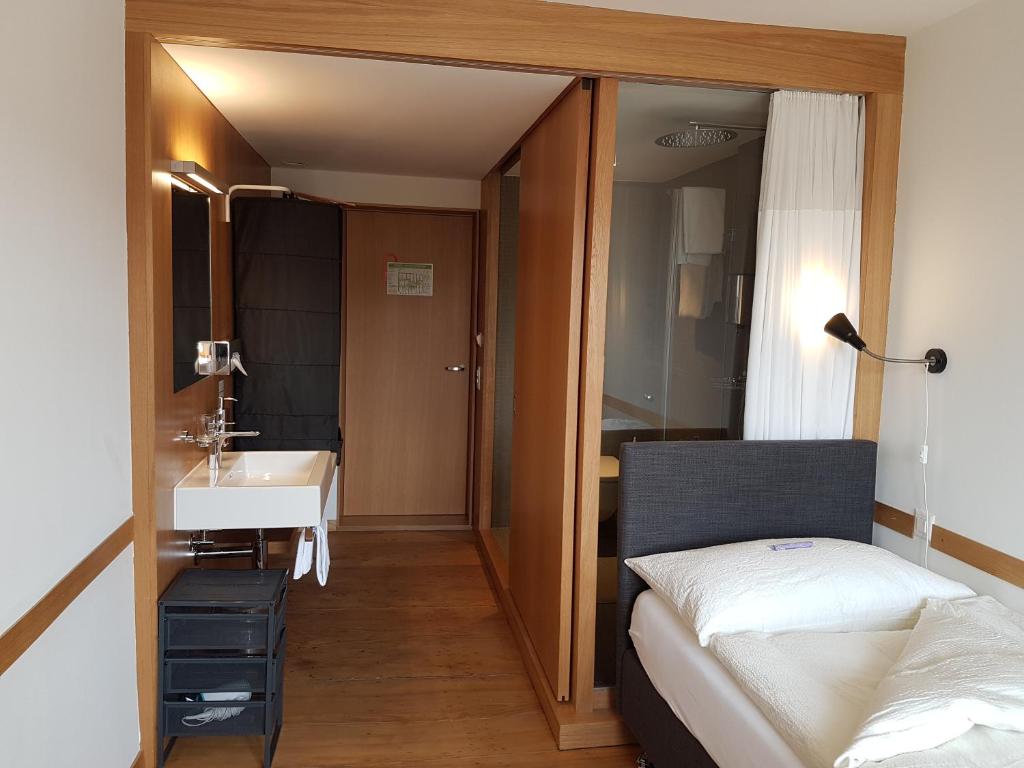 East West Hotel Basel - Resim 45