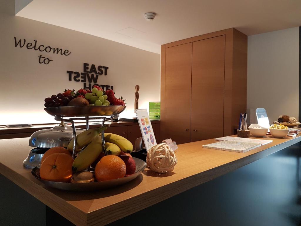 East West Hotel Basel - Resim 12