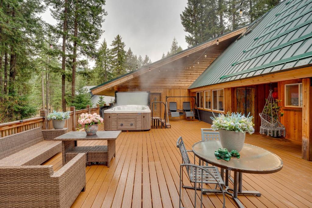 Leavenworth Cabin with Deck, Hot Tub and Game Room!, Leavenworth ...