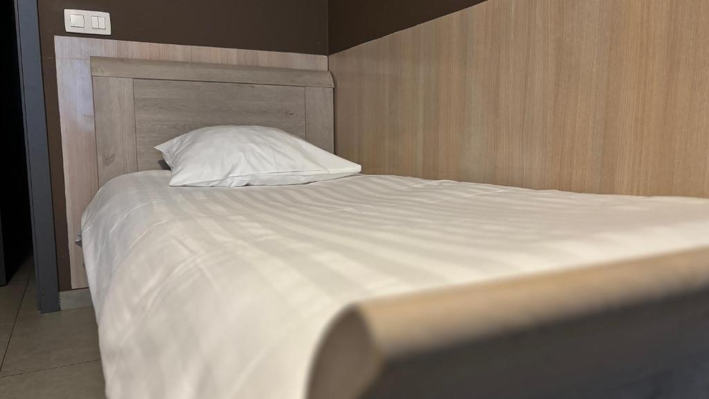 Postel nebo postele na pokoji v ubytování Hotel La Louve