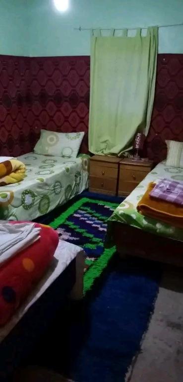 سرير أو أسرّة في غرفة في GITE ROURAL TATIOUINE Midelt