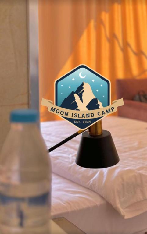 Postel nebo postele na pokoji v ubytování Moon Island Camp