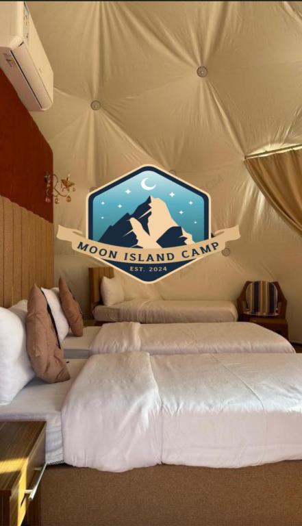 Postel nebo postele na pokoji v ubytování Moon Island Camp