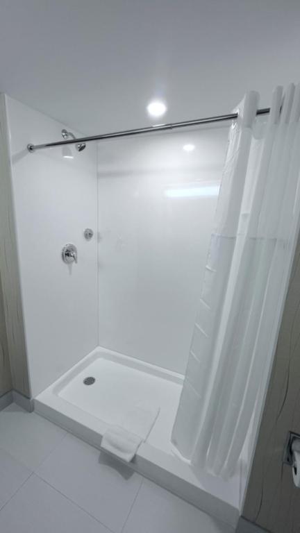 Howard Johnson Plaza by Wyndham by the Falls Niagara Falls - Resim 38