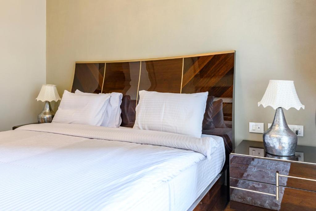 Postel nebo postele na pokoji v ubytování VESTA - El Sheikh Zayed Residence