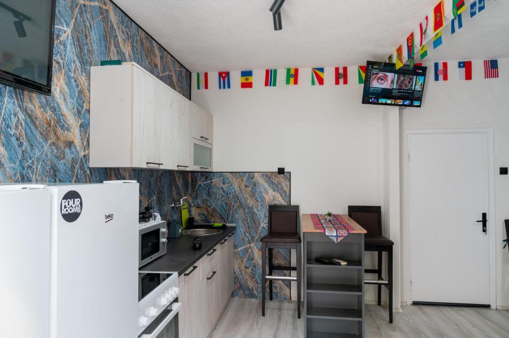 Köök või kööginurk majutusasutuses Hostel Four Rooms