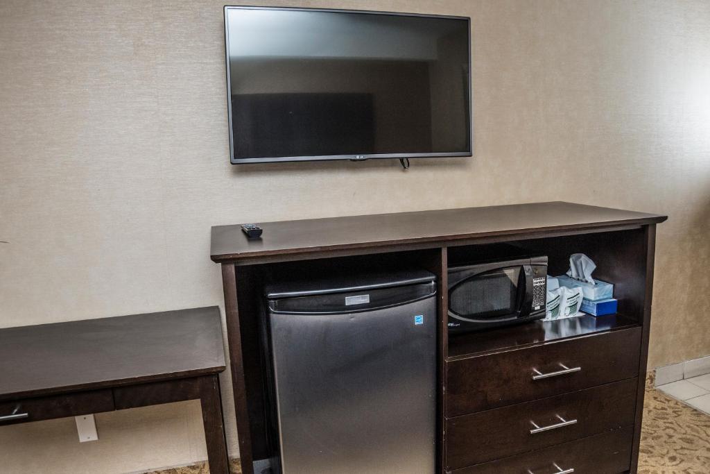 Kuchyň nebo kuchyňský kout v ubytování Mississauga Gate Inn
