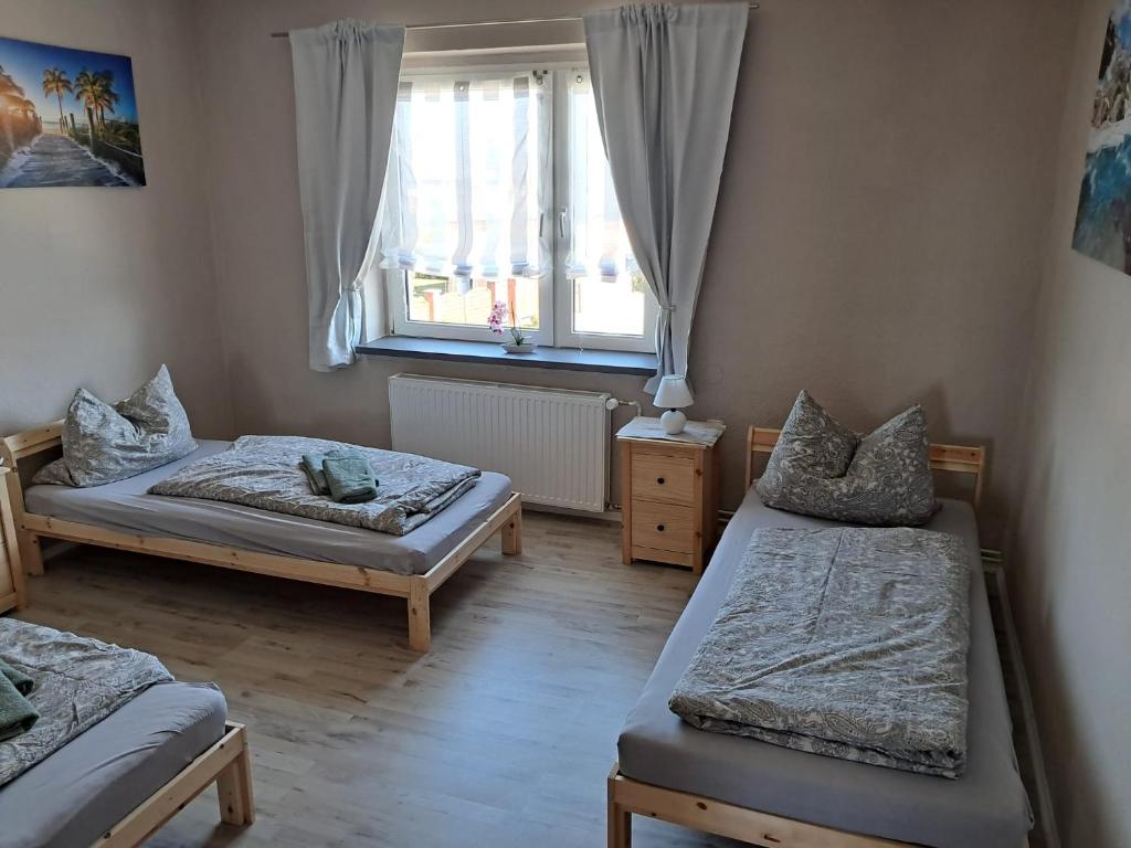 Postel nebo postele na pokoji v ubytování Monteurzimmer Rochau