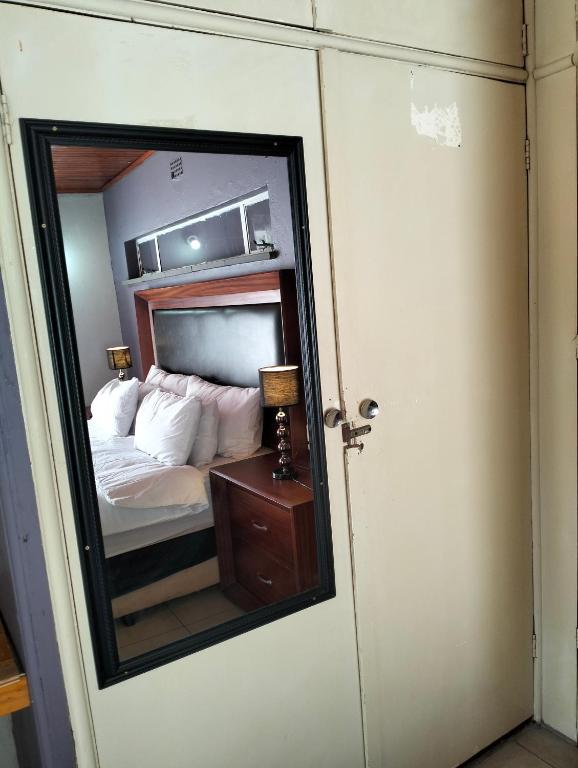 The #MOOD HOUSE - Olive Unit - Deluxe King Room