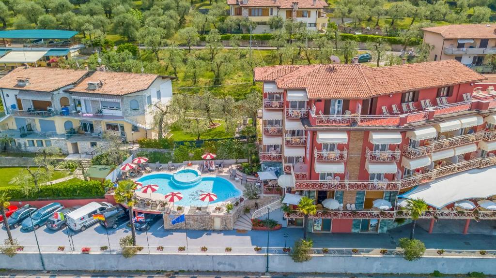 Bazén v ubytování Hotel Firenze 3 Stelle Superior nebo v jeho okolí