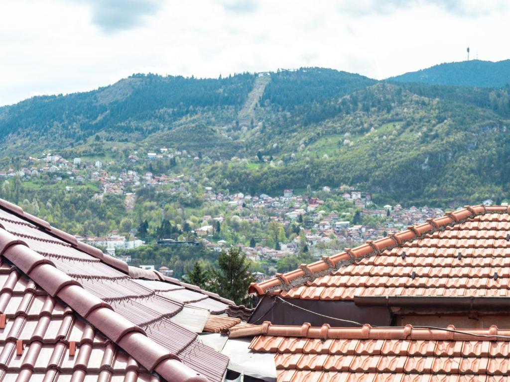 Nespecifikovaný výhled na hory nebo výhled na hory při pohledu z aparthotelu