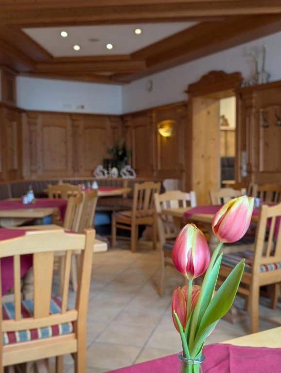 Restaurace v ubytování Gästehaus Arracher Hof