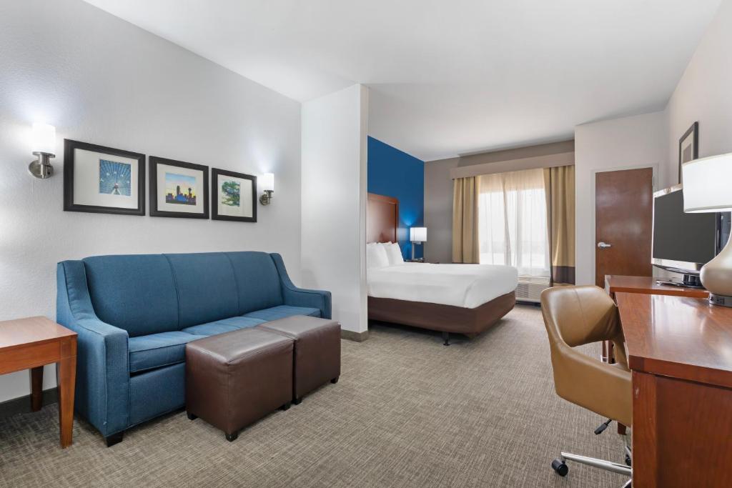 Comfort Suites DFW N-Grapevine photo
