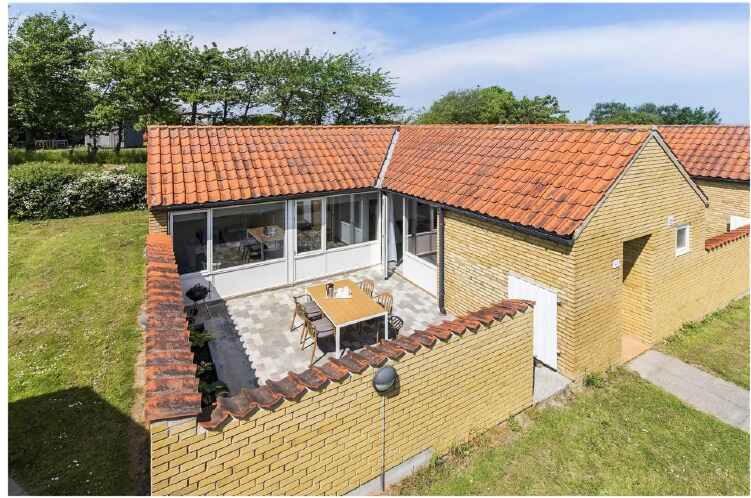 vista sul soffitto di una casa con tavolo di Lovely Holiday Home In Allinge For 6 Guests ad Allinge