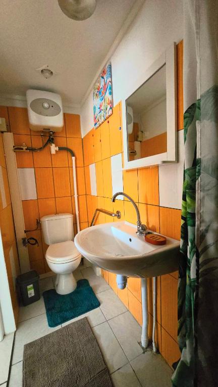 Koupelna v ubytování Suite familiale 4 personnes chez l'habitant - Sports & aéroport à proximité