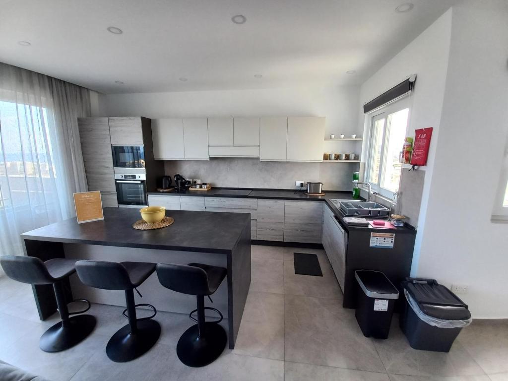 Cucina o angolo cottura di Yellow Hill Penthouse