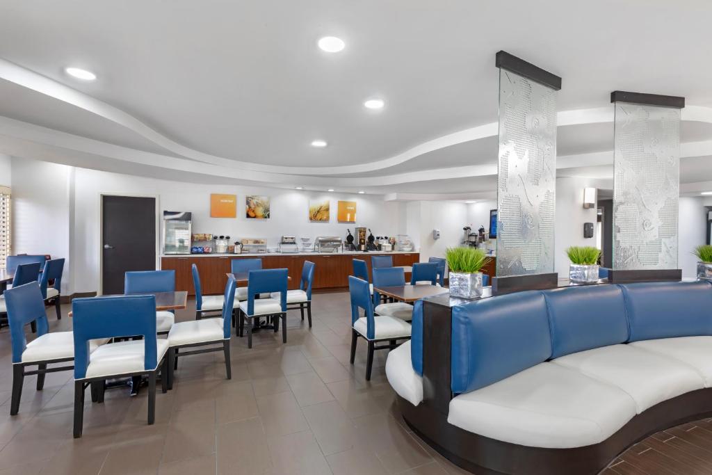 Comfort Suites DFW N-Grapevine photo