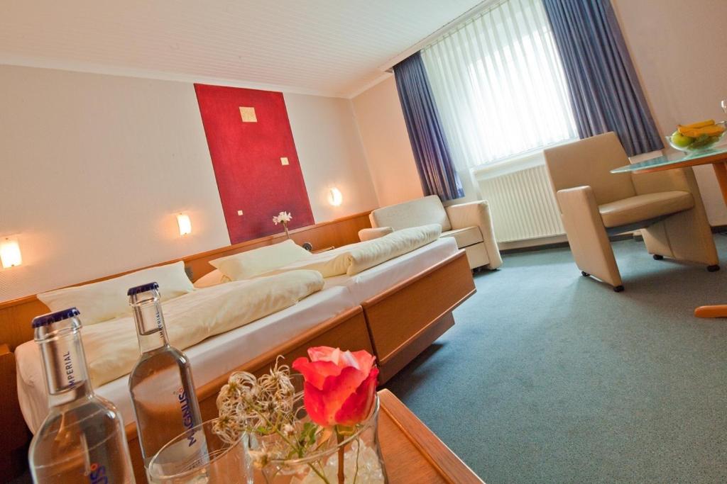 a living room with a couch and a table with wine bottles at Kocks Hotel Garni in Hamburg