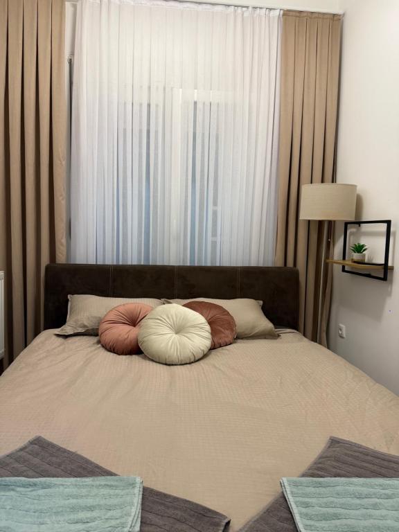Postel nebo postele na pokoji v ubytování Apartman Golden Crown