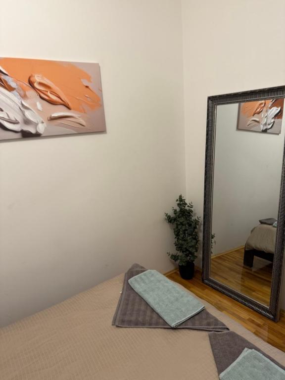 Postel nebo postele na pokoji v ubytování Apartman Golden Crown