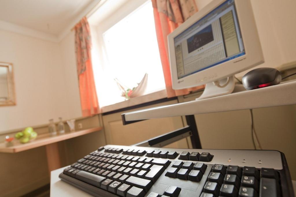 a computer monitor and a keyboard on a desk at Kocks Hotel Garni in Hamburg