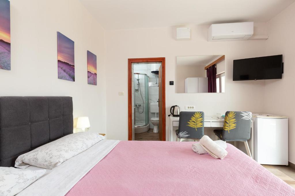 Apartments and Rooms Vila Irma - 12