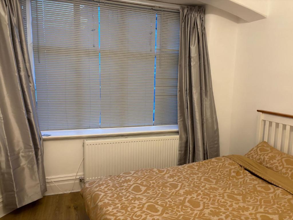 Postel nebo postele na pokoji v ubytování Ingoldsby rooms