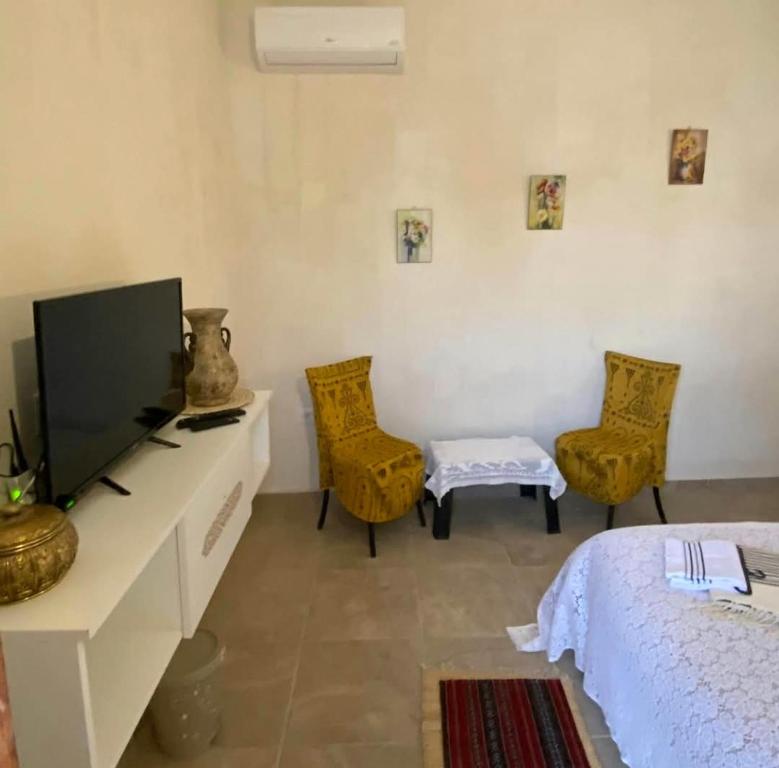 TV a/nebo společenská místnost v ubytování Djerba Rêve Vacances Suite Omar
