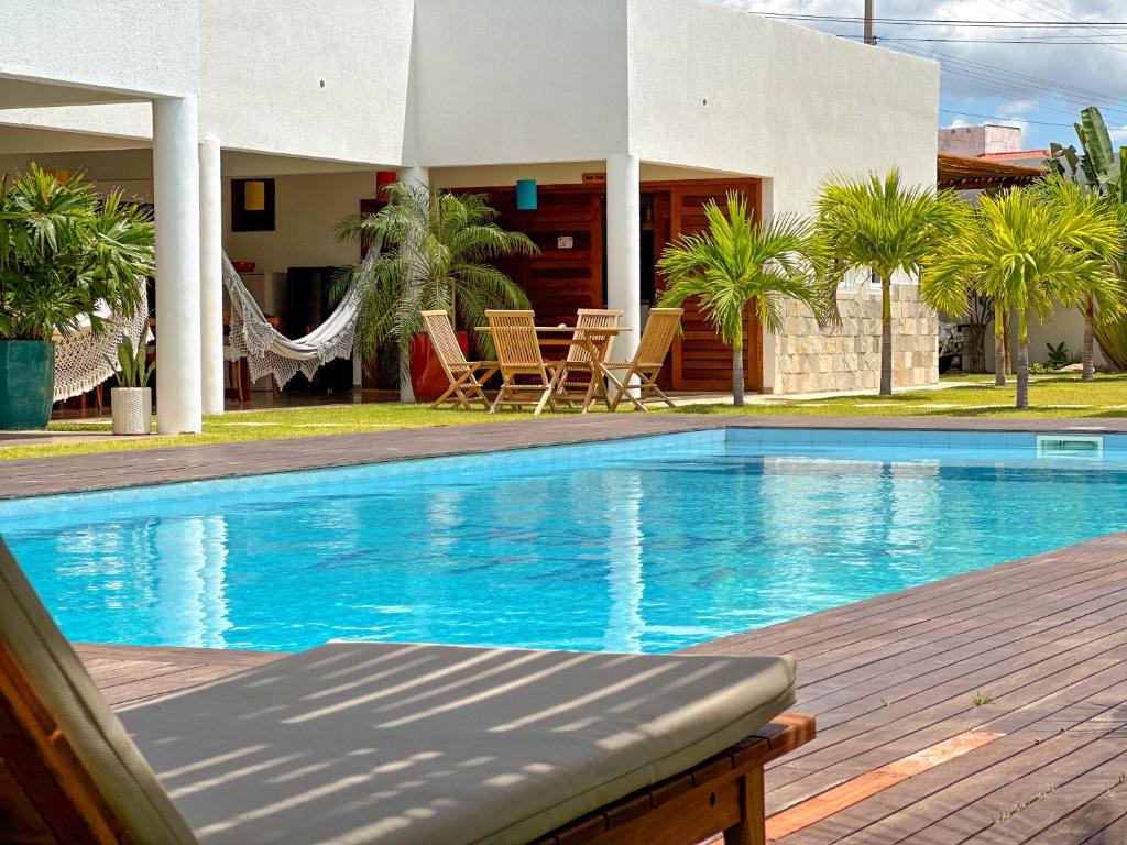 a swimming pool in front of a house at Villa Paririö in Canoa Quebrada