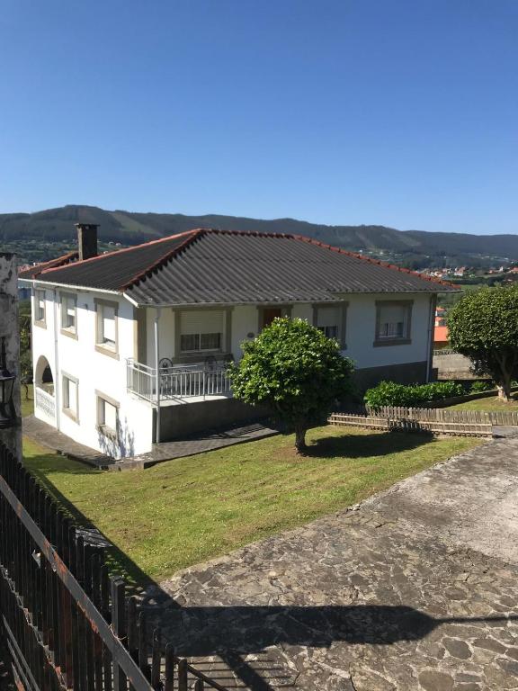 a white house with a black roof at El Rincón de Oriona in Cedeira