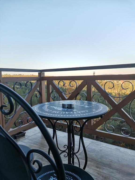Balkón nebo terasa v ubytování KATUN Apartmani & SPA