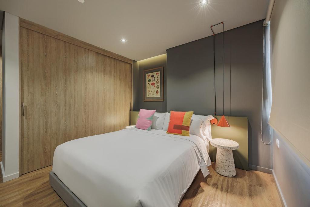 Postel nebo postele na pokoji v ubytování Versus Hotel
