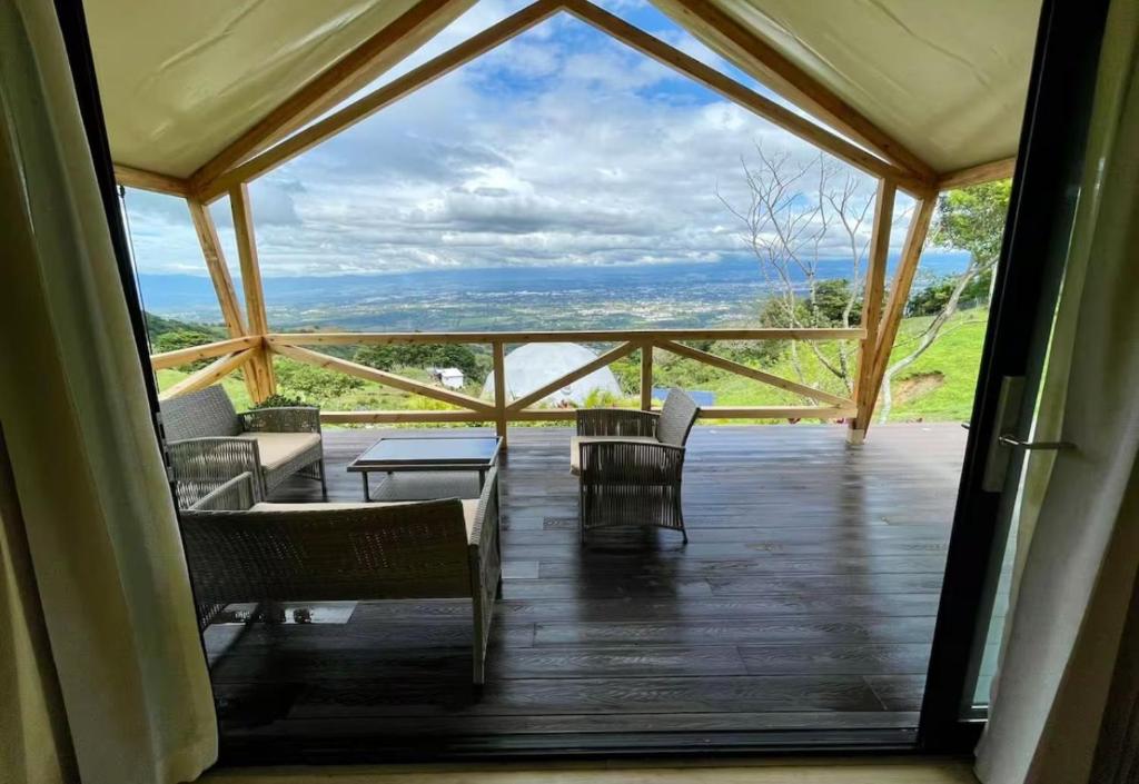 Příroda nedaleko luxury tent