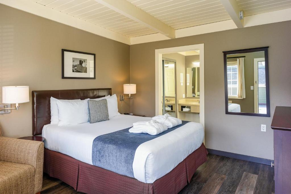Postel nebo postele na pokoji v ubytování Earthbox Inn & Spa