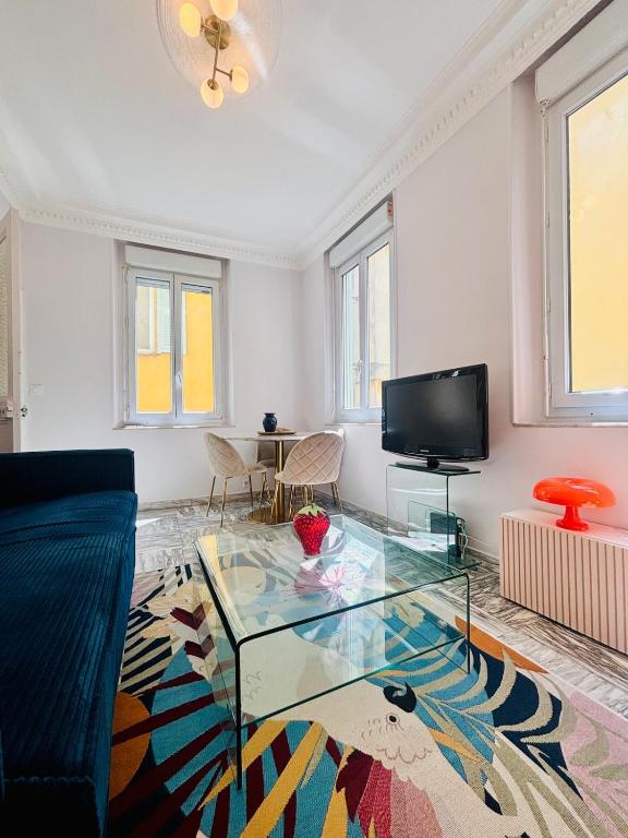 โทรทัศน์และ/หรือระบบความบันเทิงของ Centre ville-vieille ville-promenade des Anglais