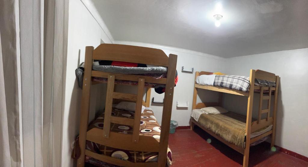 Postel nebo postele na pokoji v ubytování Ukumari Hostel