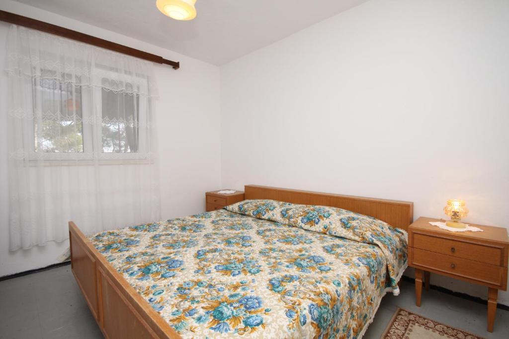 Posteľ alebo postele v izbe v ubytovaní Apartments by the sea Zavala, Hvar - 8774