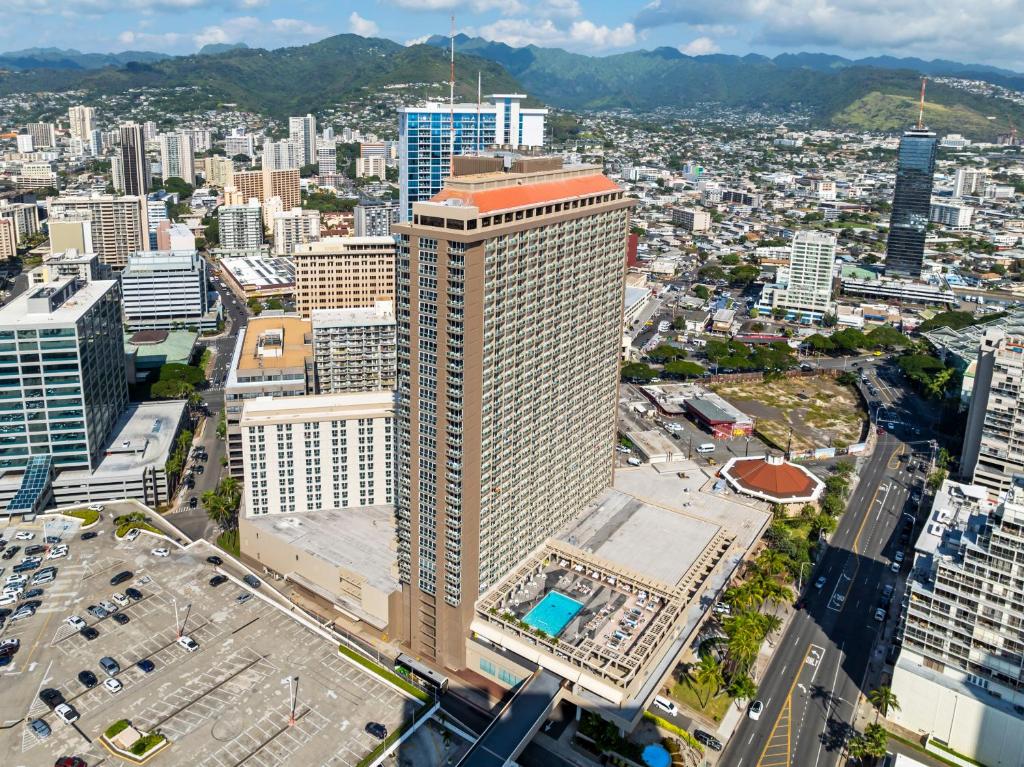 ホノルルにあるAla Moana Hotel Condo 15th floorの都内の高層ビルの空中