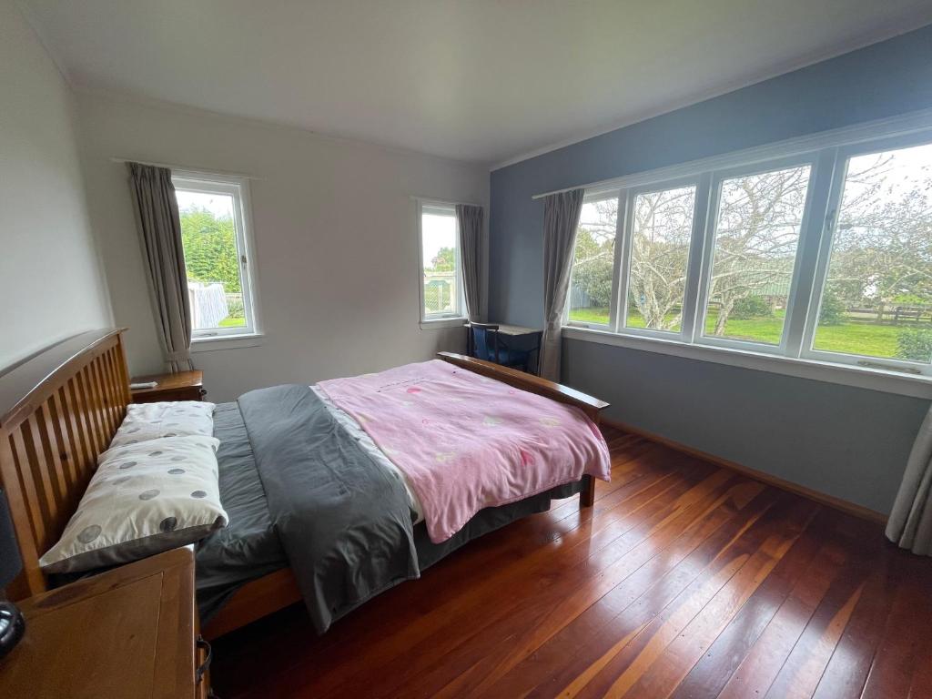 Katil atau katil-katil dalam bilik di Self check-in double or single rooms of guest house