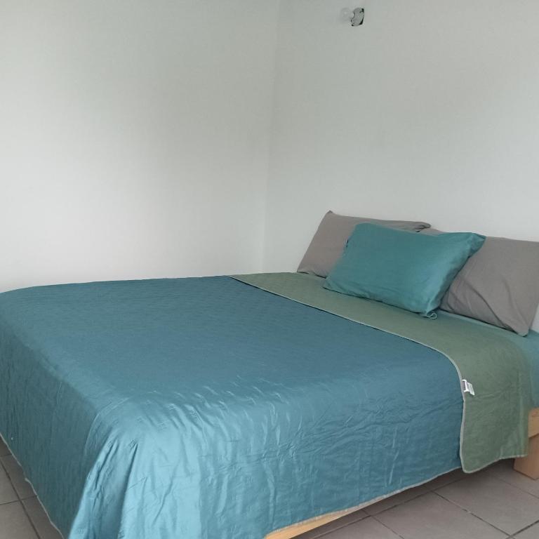 Postel nebo postele na pokoji v ubytování Alexandross