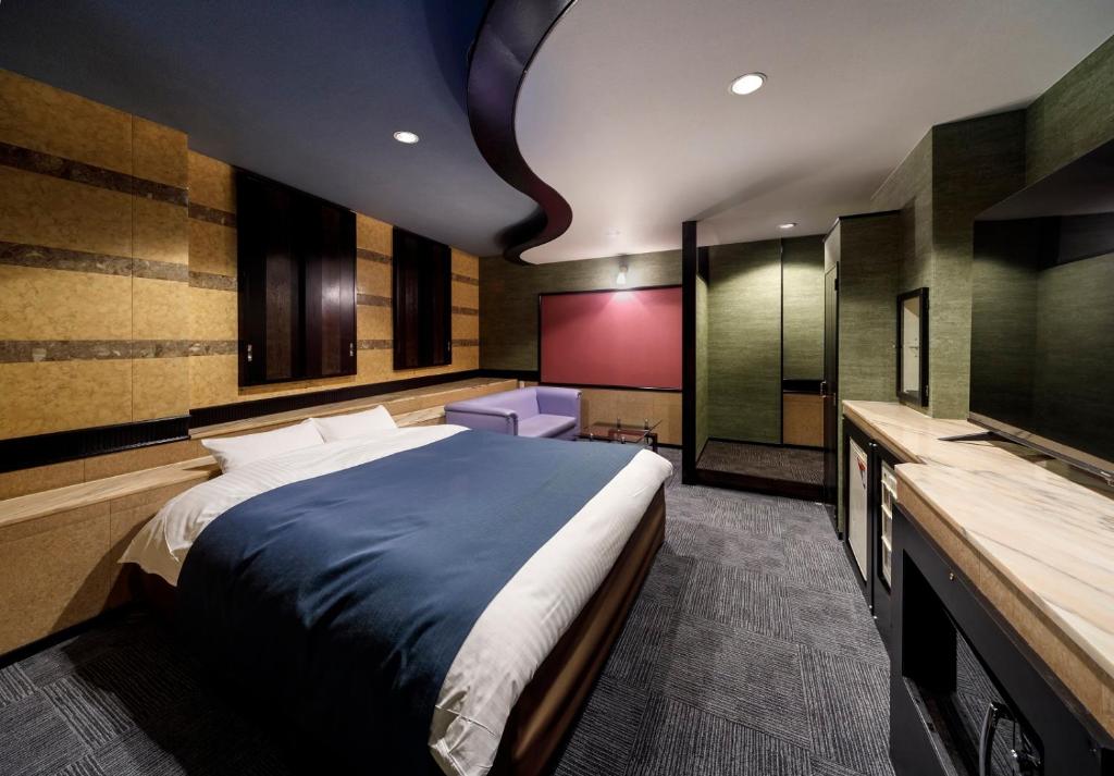 Postel nebo postele na pokoji v ubytování HOTEL HanaBi 長良の湯 -大人専用-