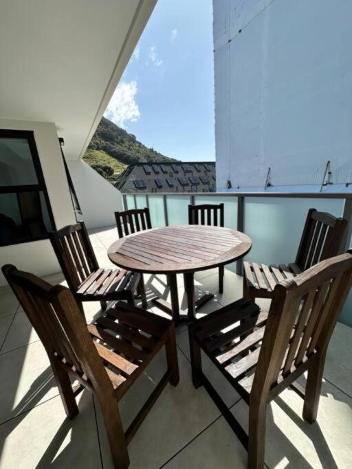 Luxury Beach Escape - 1 Bedroom Apartment - Resim 12