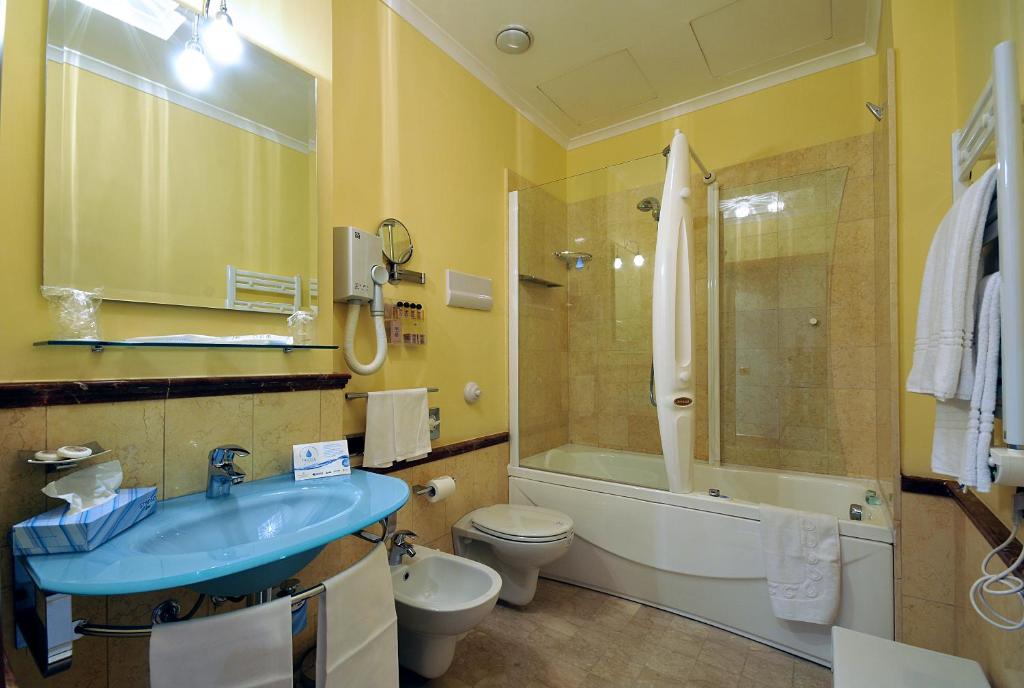 Un baño de Hotel Giardino Inglese