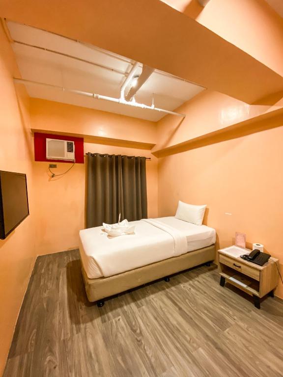 Postel nebo postele na pokoji v ubytování Kaizen Suites